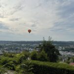 Schweben über der Heimatstadt